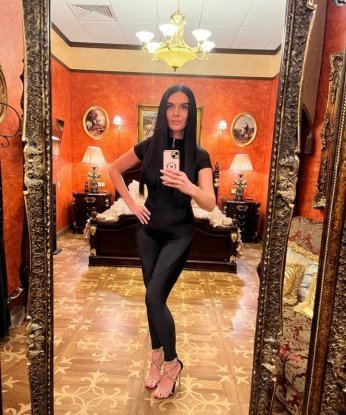 Я знаю, как доставить тебе незабываемое удовольствие! Мои услуги - это не просто секс, это настоящая эмоциональная связь. Я умею слушать, понимать и удовлетворять твои желания. У меня есть фото, чтобы ты убедился, насколько я сексуальна и привлекательна. Мои клиенты говорят обо мне только положительные отзывы - они уходят от меня с улыбкой на лице и желанием вернуться снова. Не упускай возможность испытать нежность и страсть в моей компании. Жду твоего звонка! 😘 Лиана